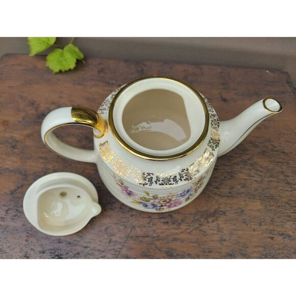 Sadler Windsor 4 Cup Teapot w/ Blue & Lavender Flowers Ribbed - Picture 5 of 6